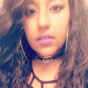 Meet your Posher, Amina